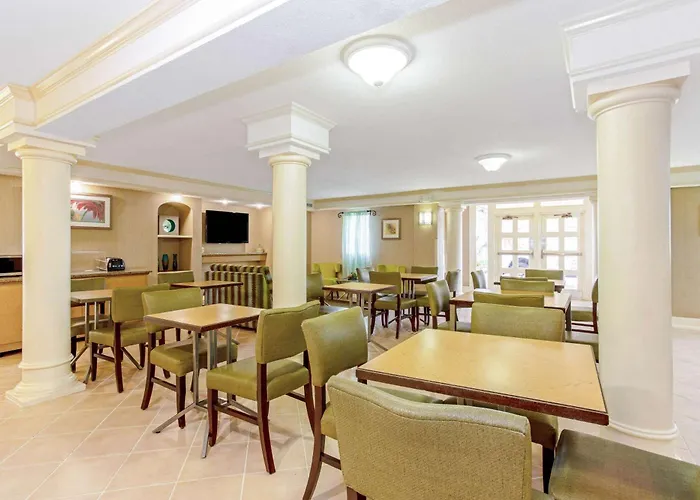 La Quinta Inn By Wyndham Orlando Airport West
